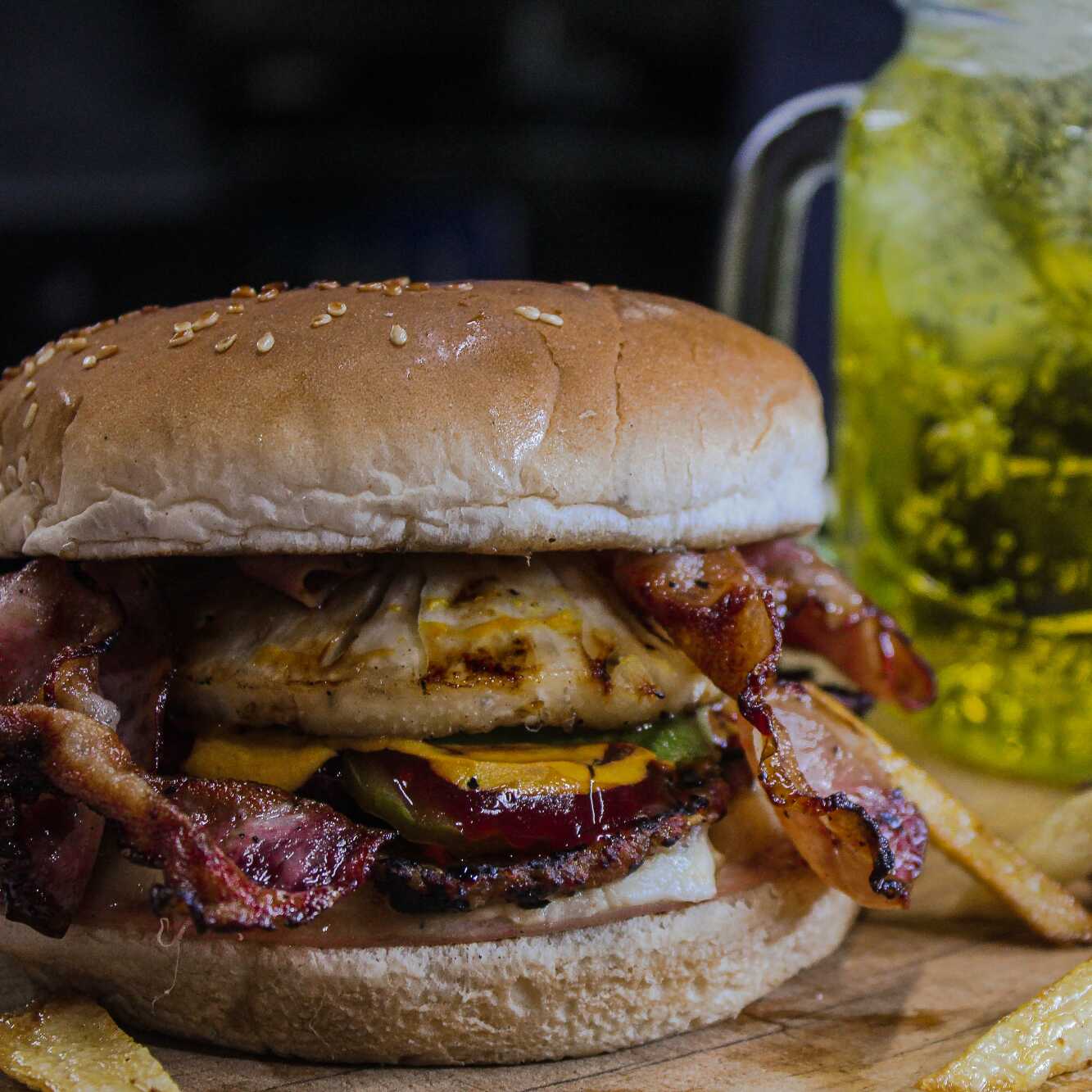 Hamburguesa Hawaiana Con Tocino