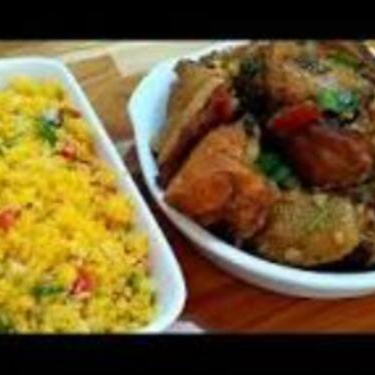 Arroz, feijão, salada do dia e galinha com cuscuz