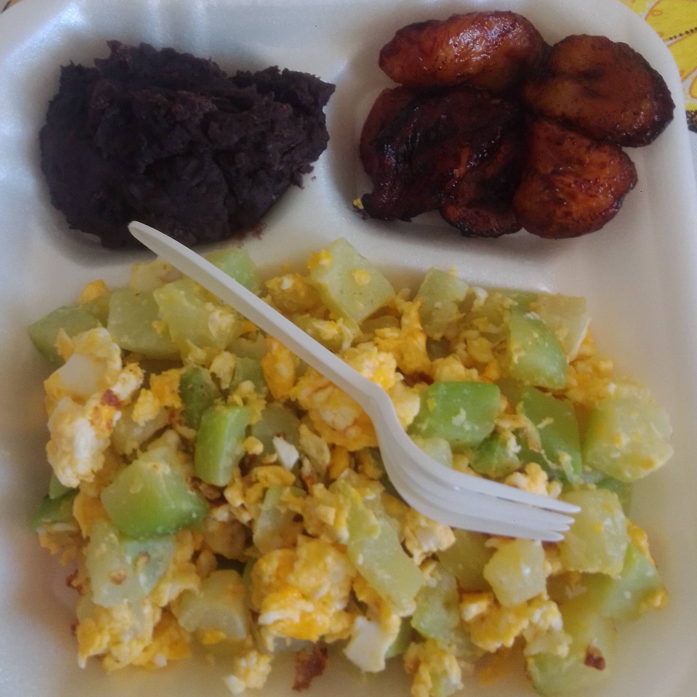 Huevos con Chayote