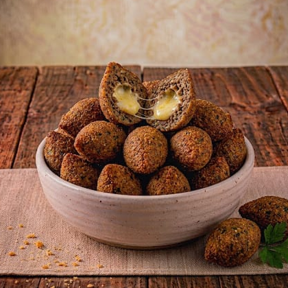 Mini kibe 20 g recheado com queijo mussarela.