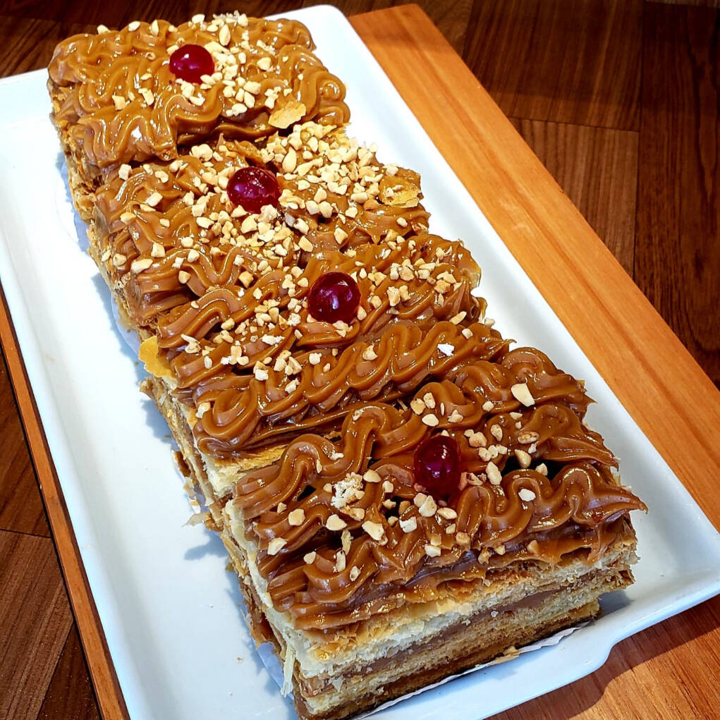 Massa folheada com recheio de chocolate