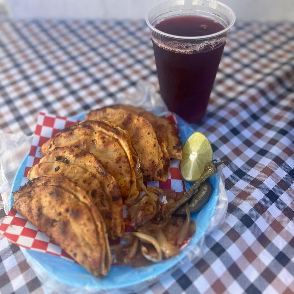 5 Tacos De Barbacoa Dorados