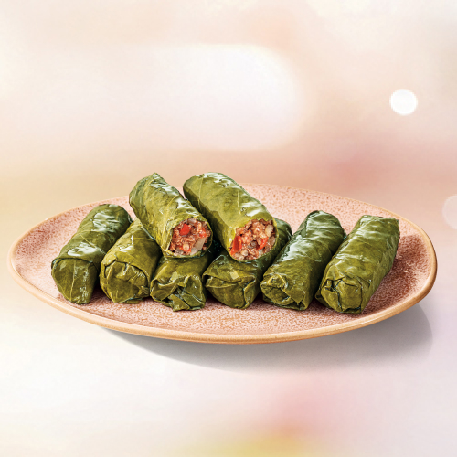 Feito com folha de uva, recheado de carne moída, arroz e temperos, também conhecido como yabrak é uma opção leve e saborosa para quem quer conhecer a verdadeira culinária árabe. acompanha 1 minipão sírio. (160 g).