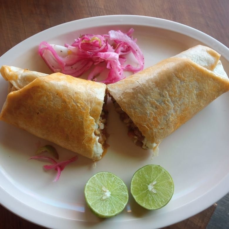 Burrito + Consomé +Agua del Día