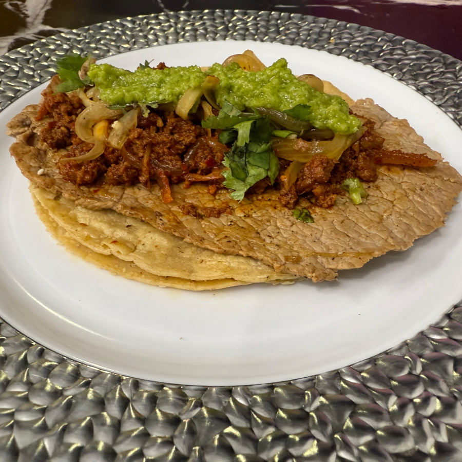 Bistec Entero Con Chorizo