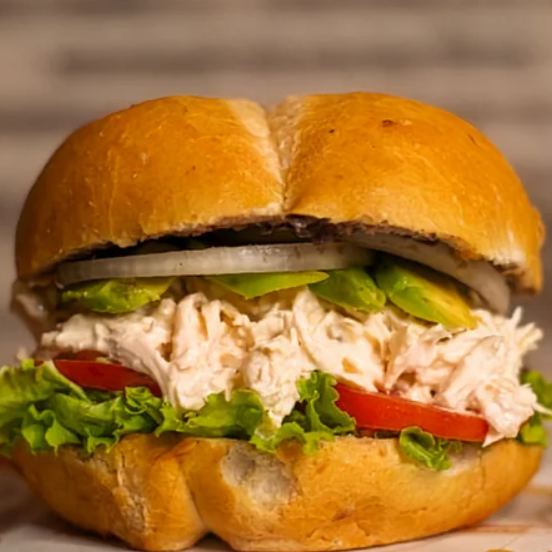 Sanguchón de Pollo Deshilachado