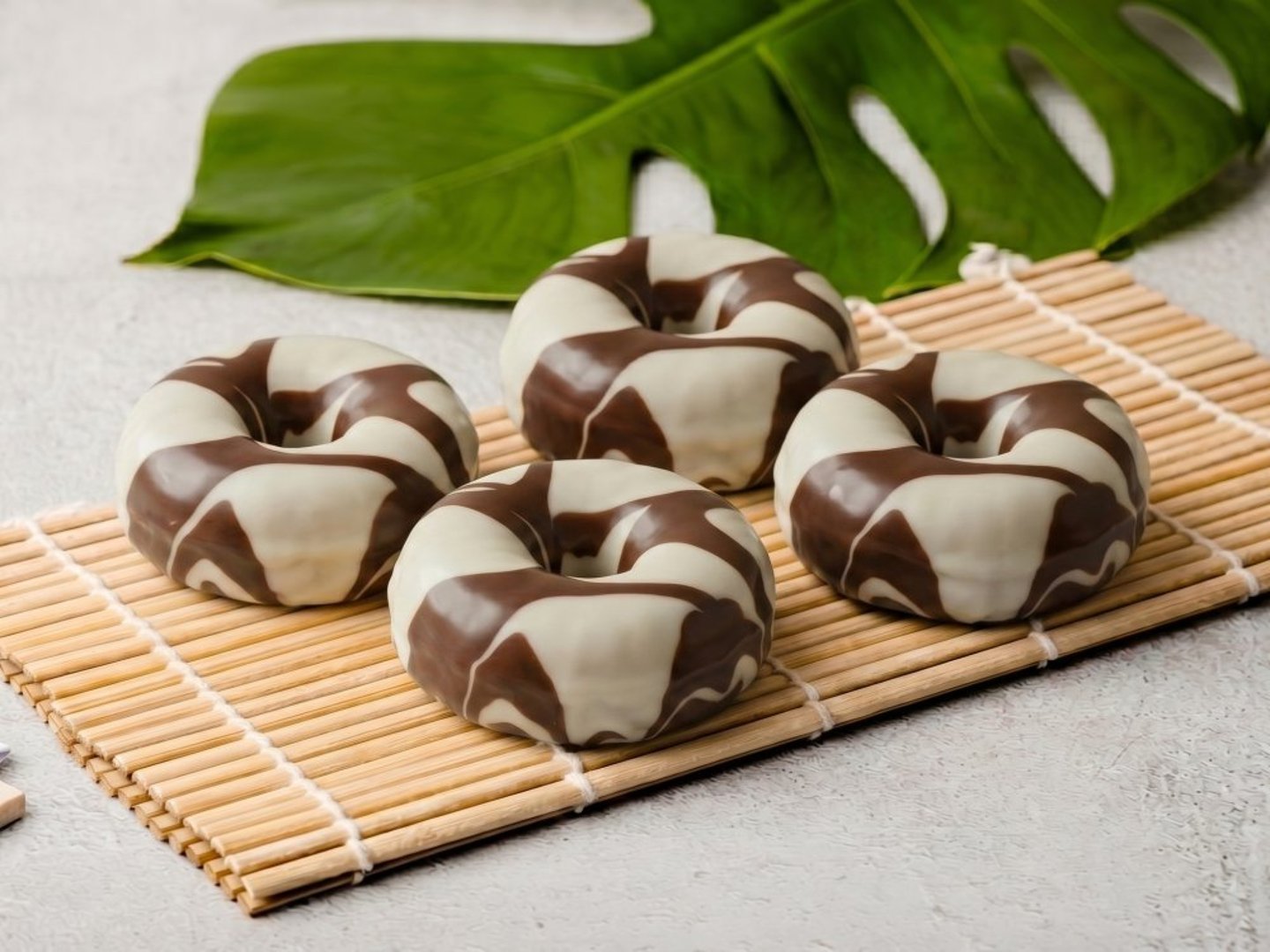 Dona Cubierta de Chocolate Blanco x4