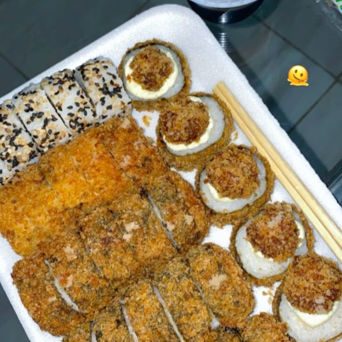 10 Piezas Rollo Empanizado con Salsa Dulce