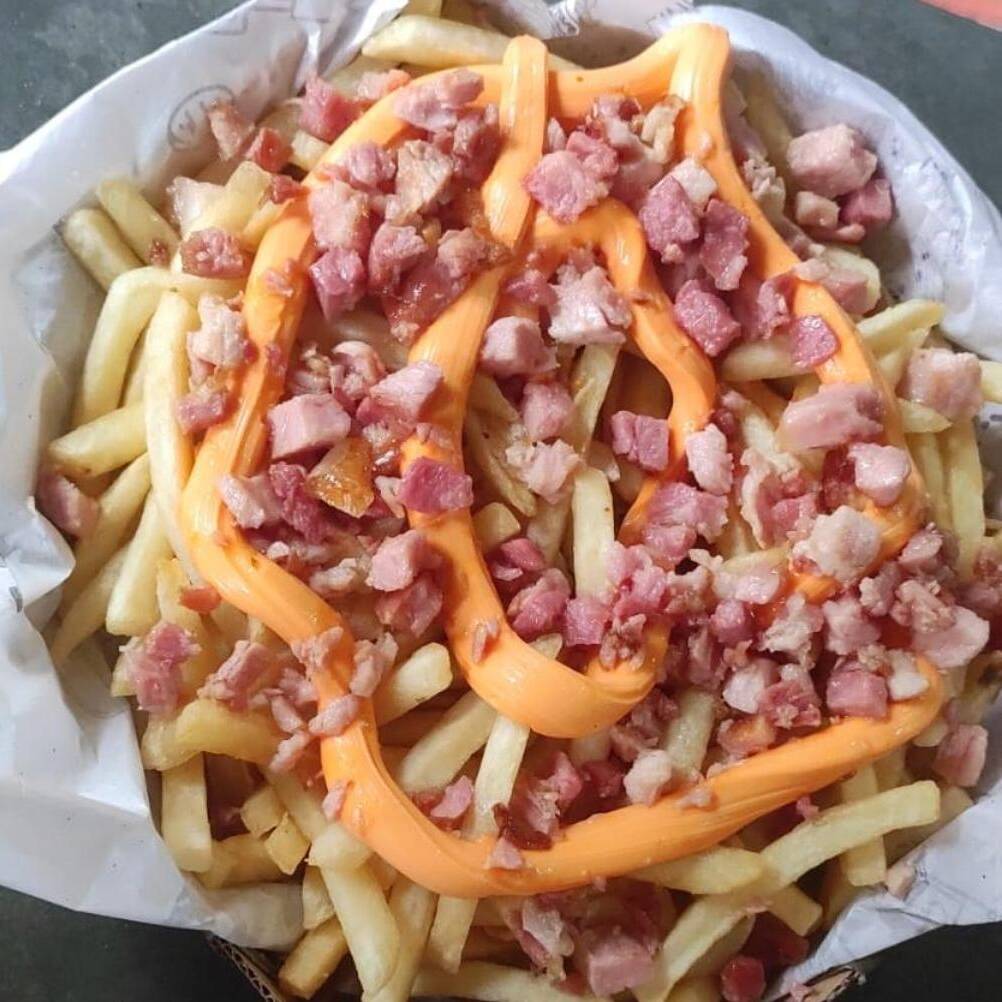 Batata na caixa com bacon cheddar ou catupiry
Acompanha katchup , maionese , barbecue, molho de pimenta