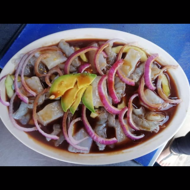Aguachile de Camarón Crudo con Callo de Lobina