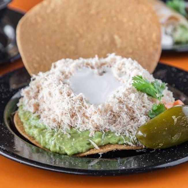Combo-Tostada Especial Jr y 1/2 Caldo Especial