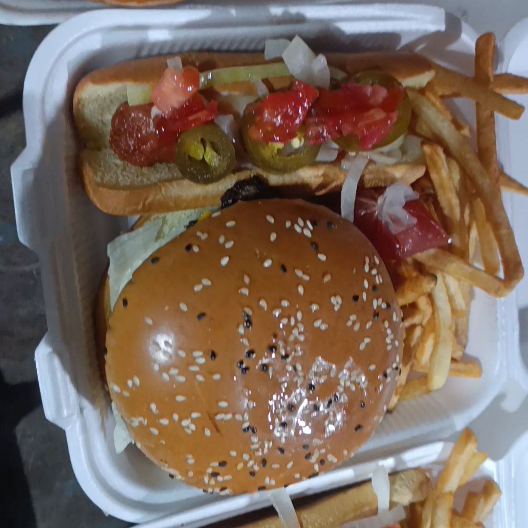 Combo Solín: Burger+Hotdog+papas