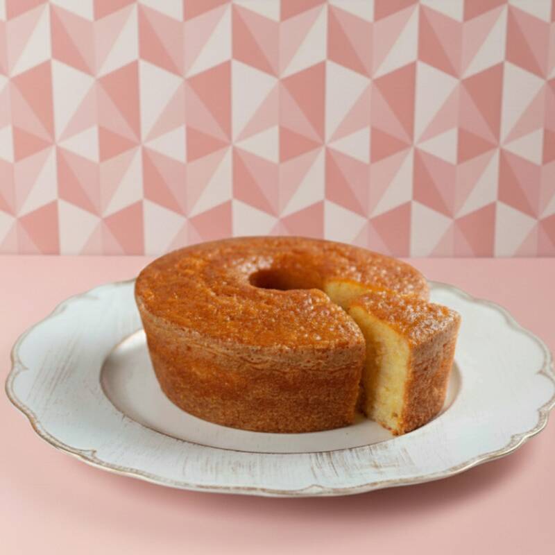 Extremamente macio e com sabor delicado. É a escolha ideal para quem busca a simplicidade de um bolo caseiro autêntico, perfeito para acompanhar um café recém-passado.