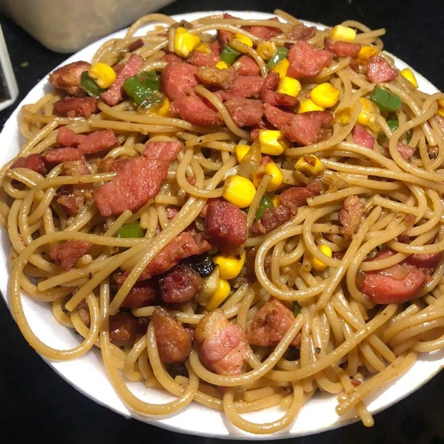 Delicioso macarrão na chapa + 1 guaraná antártica 200ml. A combinação perfeita com preço imperdível!!!