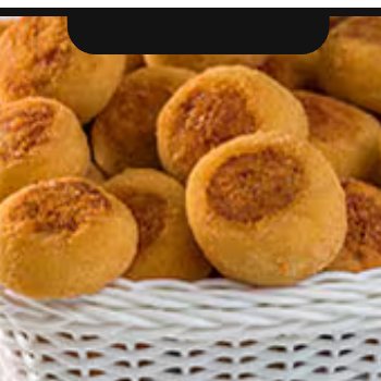 Salgadinho com massa leve e com recheio generoso. Frito e congelado, basta levar ao forno. Contém 20 unidades. Imagem meramente ilustrativa. Serve 4 Pessoas.