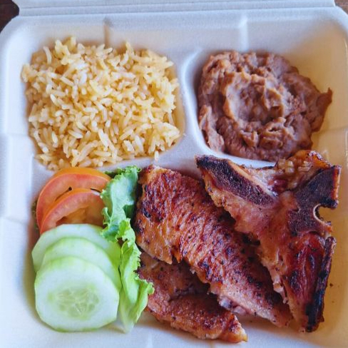 Platillo de Chuleta Ahumada, Arroz y Frijoles