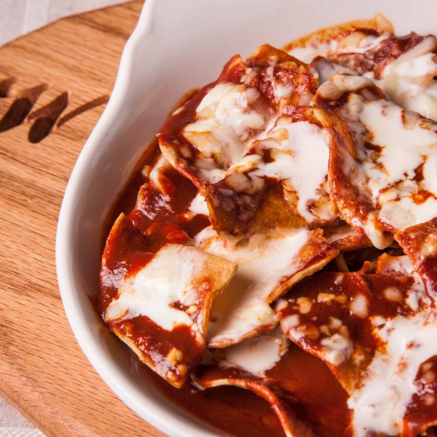 Bowl Deli de Chilaquiles Rojos
