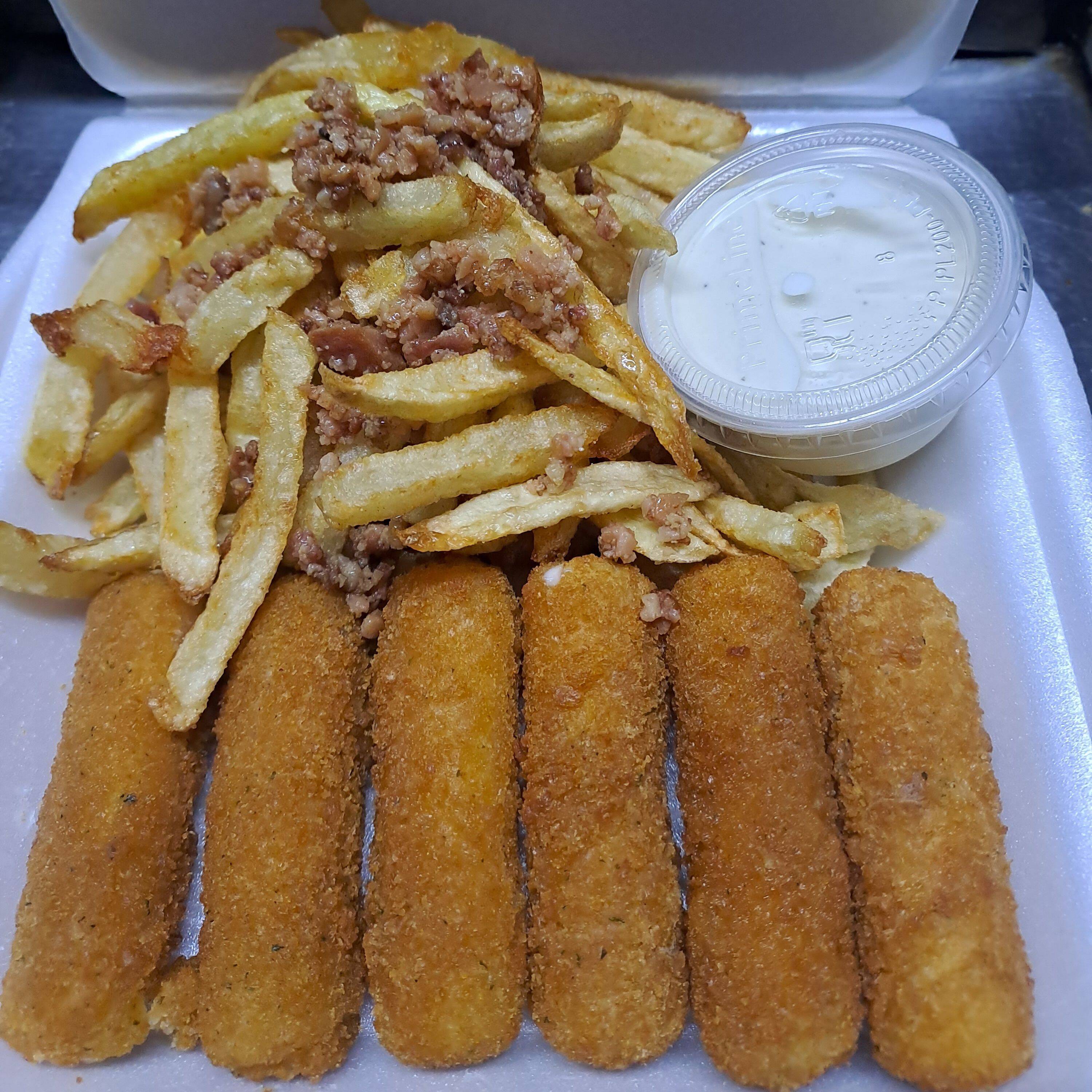 Dedos de queso y papas fritas