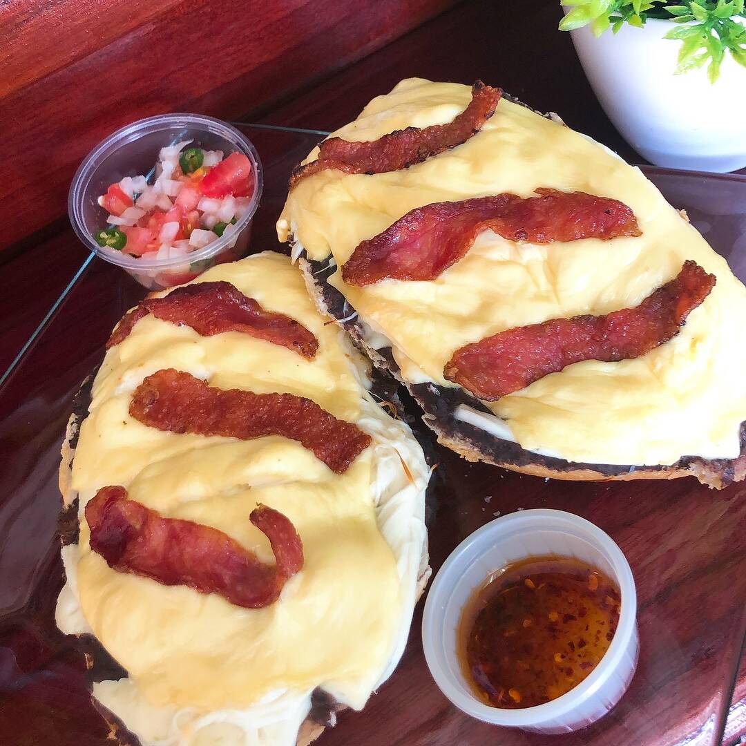 Molletes 3 Quesos