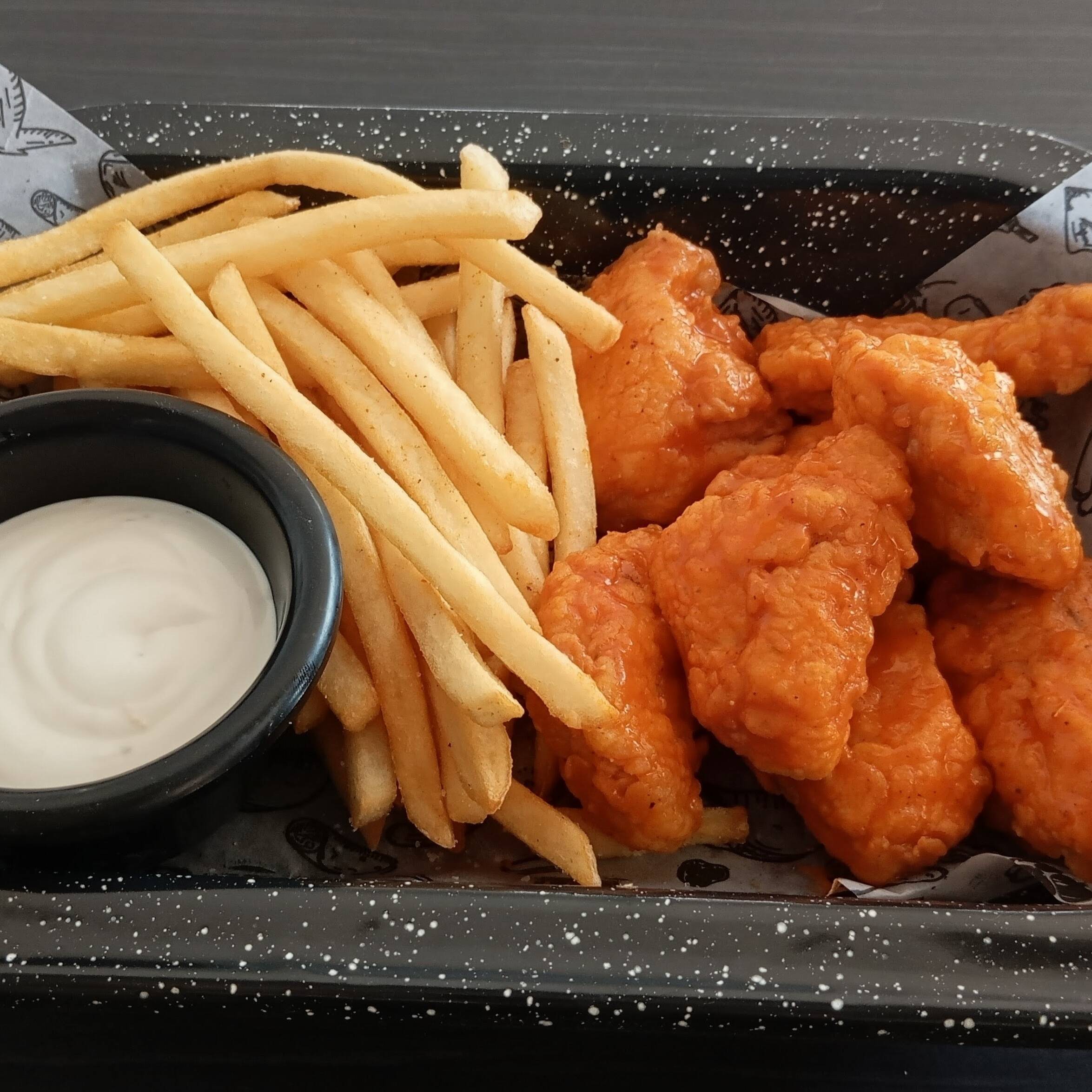 Boneless y papas.
