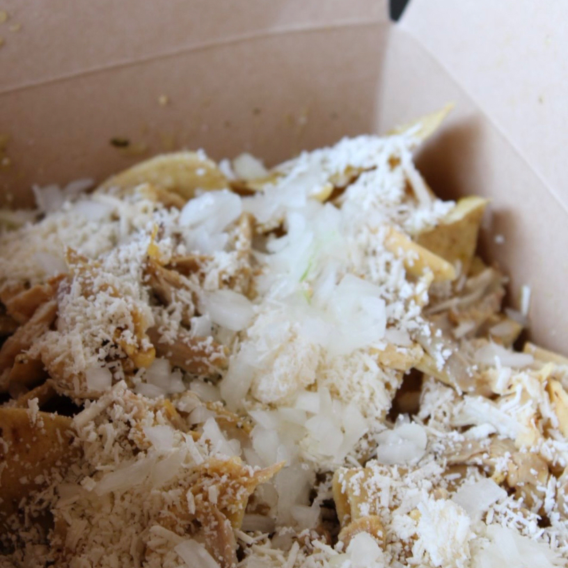 CHILAQUILES CON POLLO