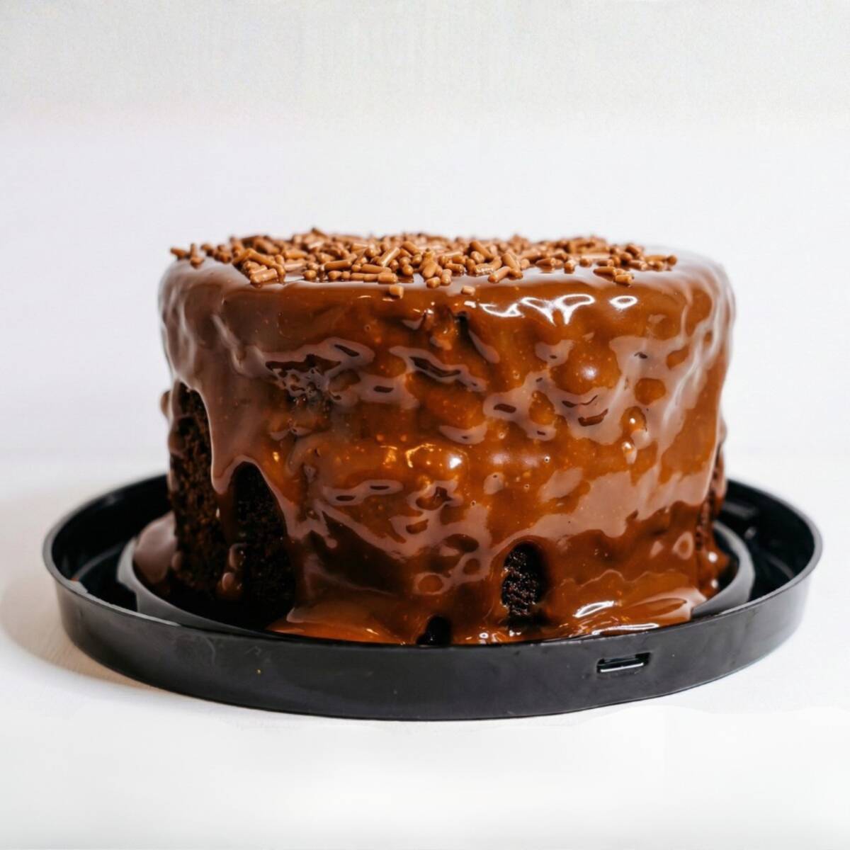 Aquele bolo quentinho que abraça a alma. Receita caseira com massa de chocolate leve e aerada, servida com nossa cobertura especial de chocolate de panela que escorre pelas laterais. Simplesmente perfeito. -----------------tags------------------- Entrega rápida, desconto, promoção, 0,99, 0800, off, cupom, barato, melhor preço, oferta, frete grátis, descontão, preço baixo,Doces, bolos, brigadeiro, docinhos, kit festa, aniversario, coco, bolo de pote, chocolate, morango, sobremesa, Nutella, copo da felicidade, pizza doce, brownie, confeitaria, doceria, gourmet, cake, bombom, piscina, ganache, caseiro, vovó, bento cake, vulcão, red velvet, trufas, banoffe, pudim, doce de leite, pão de mel, Oreo, Kit Kat, ferrero Rocher, cheese cake, tartelete, Ninho, cupcake, afogadinho, bolo, Ninho, brigadeirão, mini, cascão, gourmet, cone, dois amores, Salgadinhos, salgados,kibe, frango, coxinha, camarão, pastel, frito, sequinho, bolinho, bauru, empada, esfirra, petiscos, pizza, empadão