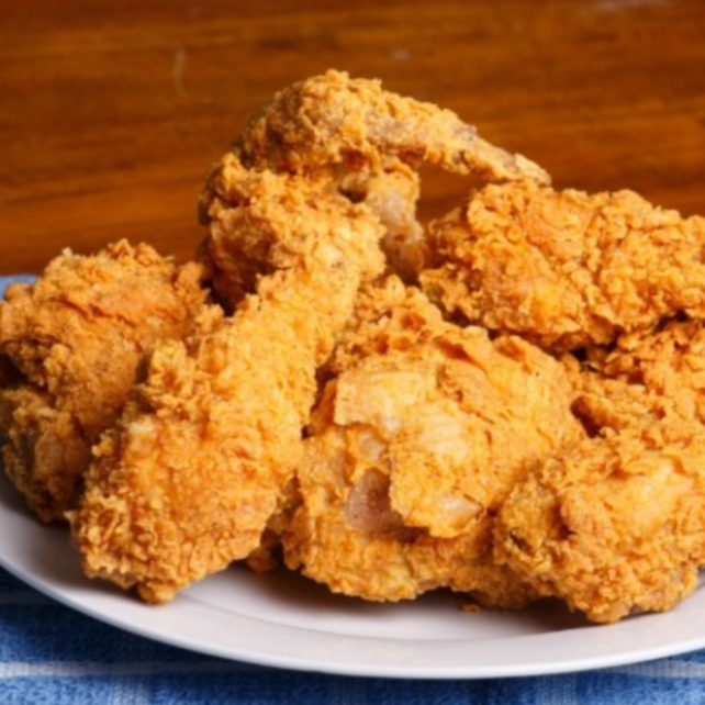 ¡Promoción! 28 Piezas de Alitas Broaster + Papas