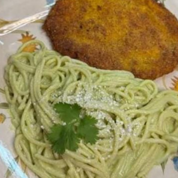 Empanizado con spaghetti verde
