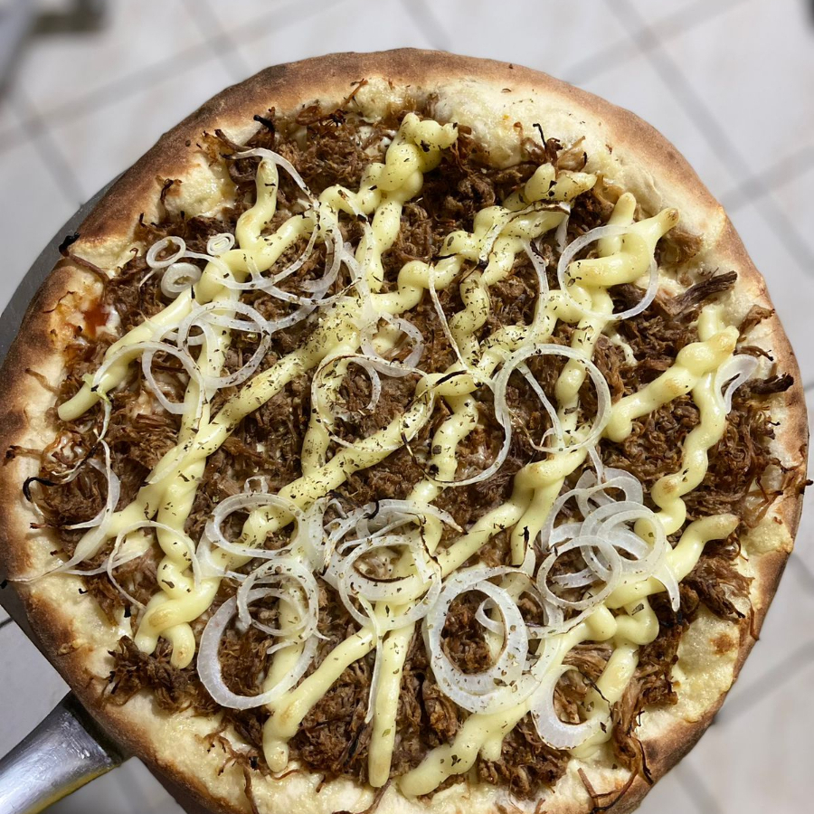 molho , mussarela , carne seca , catupiry , cebola e oregano