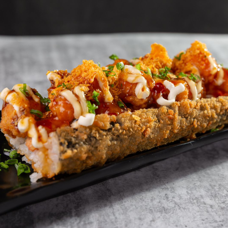 Makimono de Arroz recheado com Cubos de Salmão Empanados , Cream Cheese , Doritos e Geleia de Pimenta Sweet. Para quem gosta sempre de desfrutar o melhor da culinária oriental !! *Atenção: Não enviamos (Shoyu,Teriaki, Porta Shoyu e Hashi)* Obs: Não fazemos modificação. _ _ #japonesa #chinesa #shoyo #salmão #camarão #suhi #yakisoba #temaki