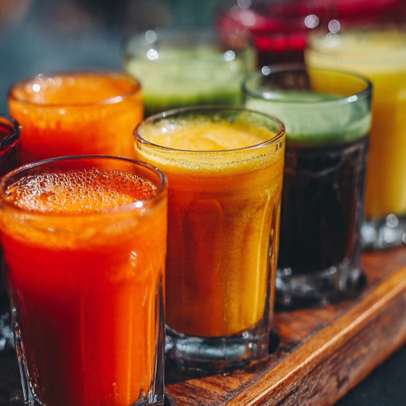 Limão, beterraba, cenoura e água mineral