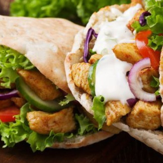 Carne cubos mussarela alface tomate molho da casa