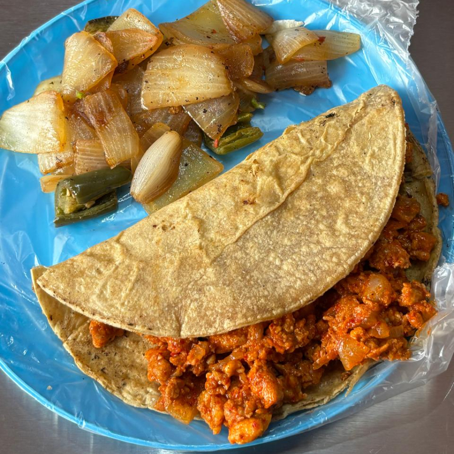 Quesadilla de pastor con tortilla de maíz