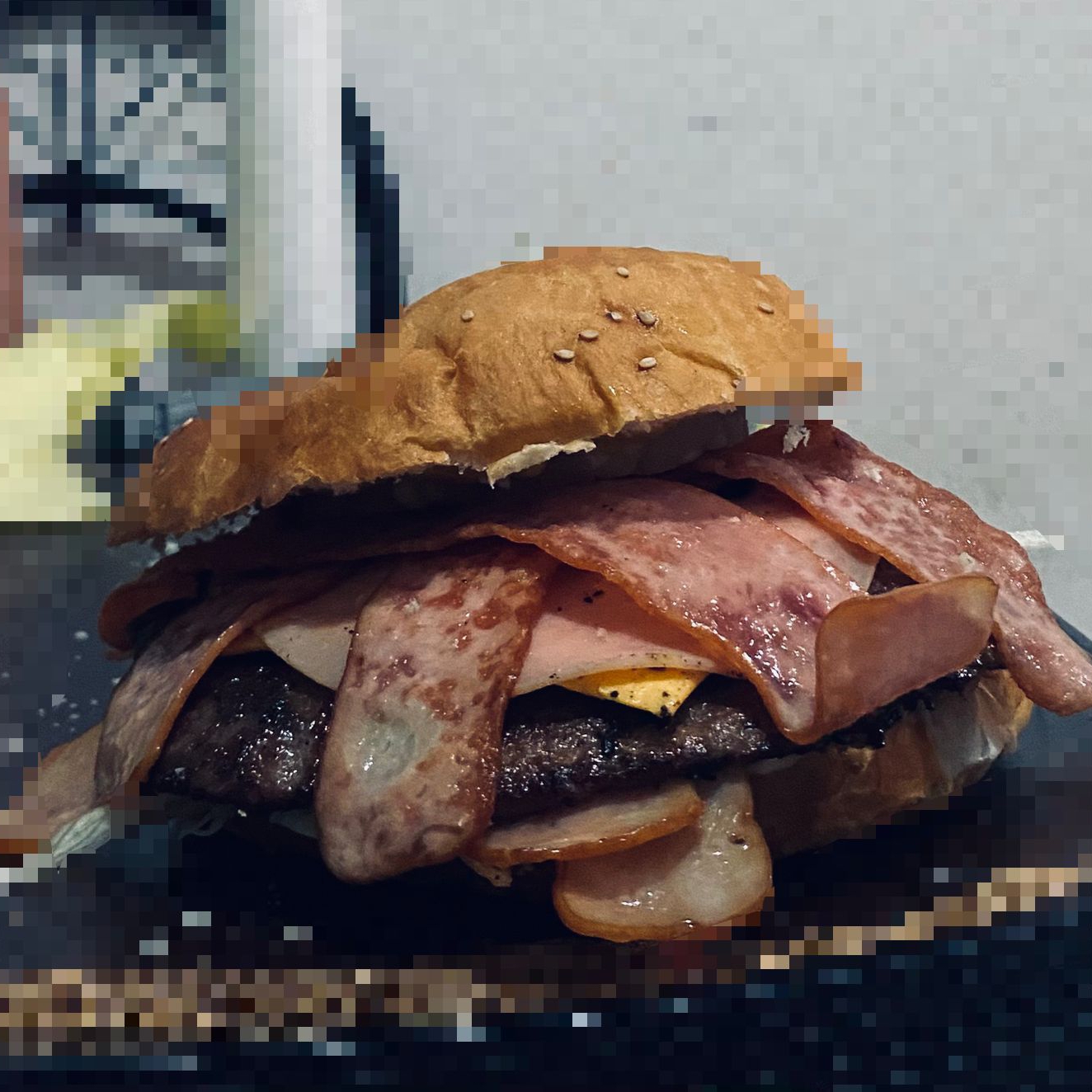 Hamburguesa tocinosa