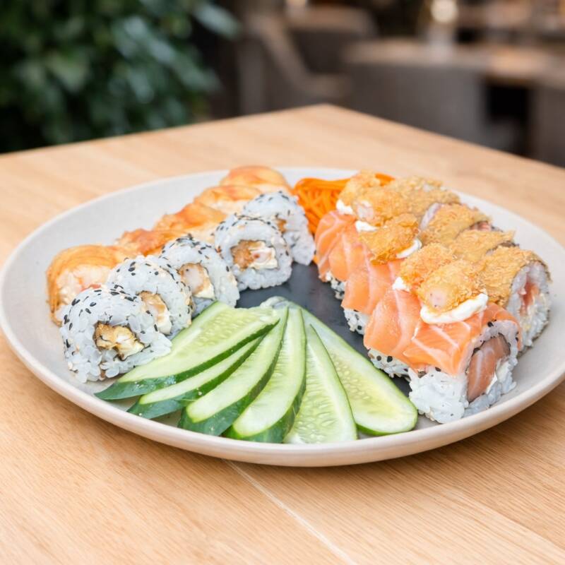 5 cariocas de salmão 5 uramaki camarão empanado5 uramaki Seiryu5 Harumaki salmão