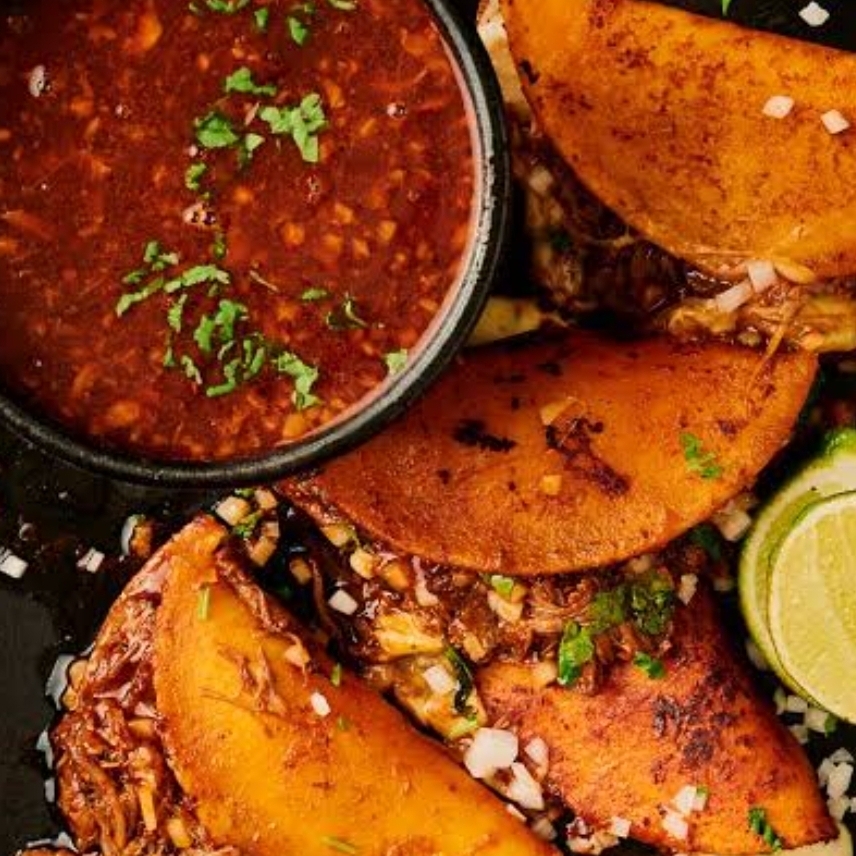 COMBO #7 (5 Tacos Dorados y 1/2 Litro de Birria)