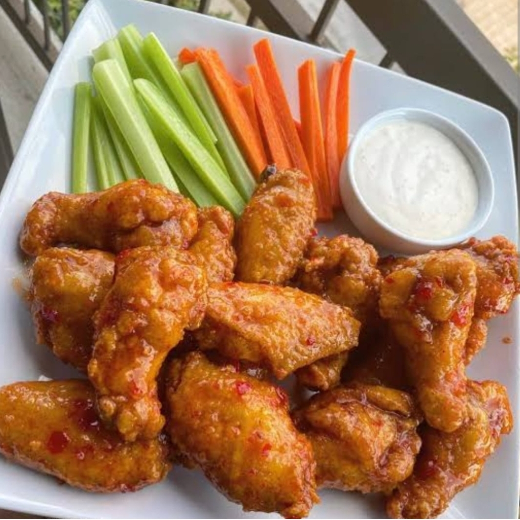 ALITAS MANGO HABANERO CON PAPAS