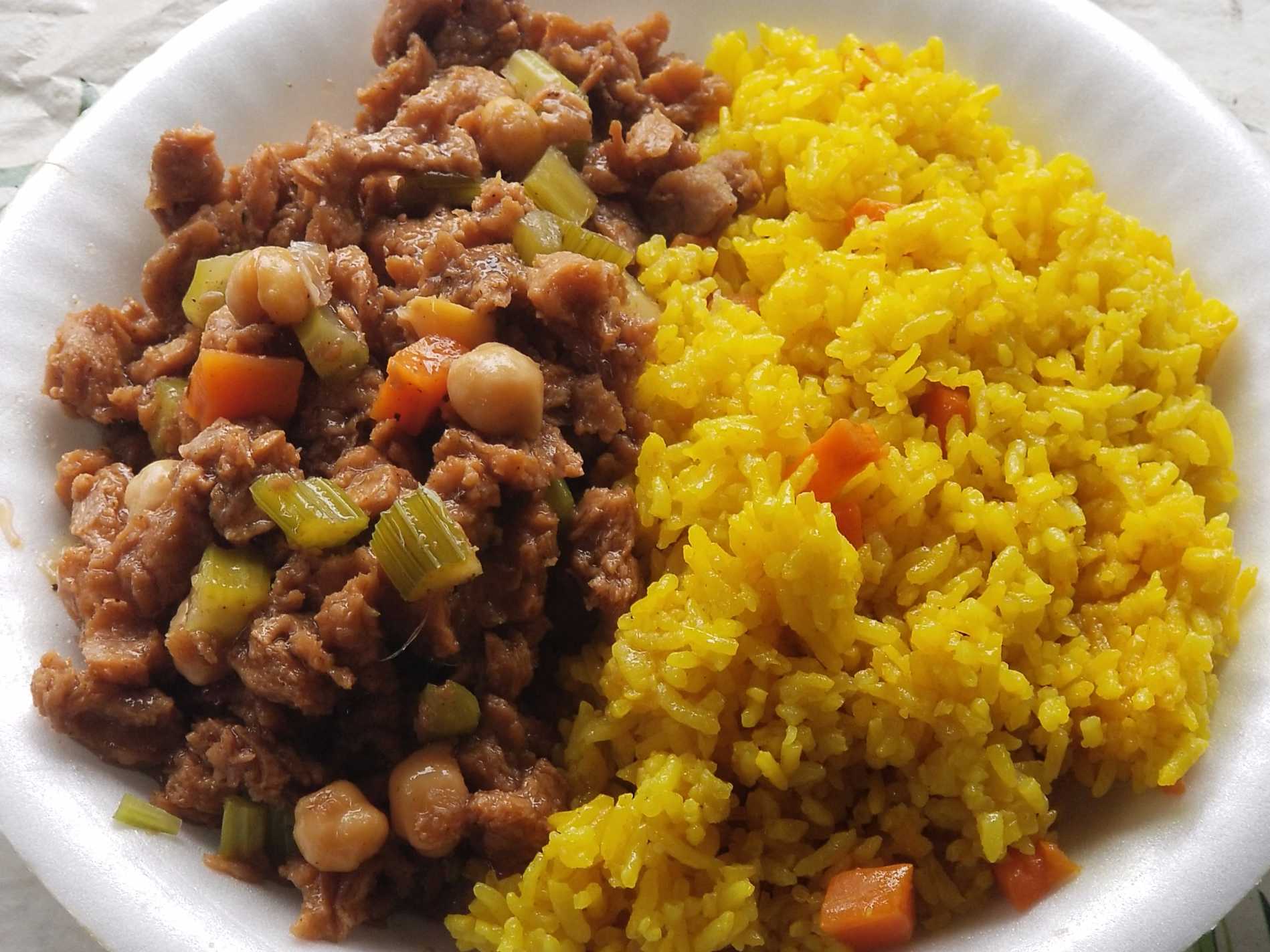 Picadillo de Garbanzo con Arroz Frito