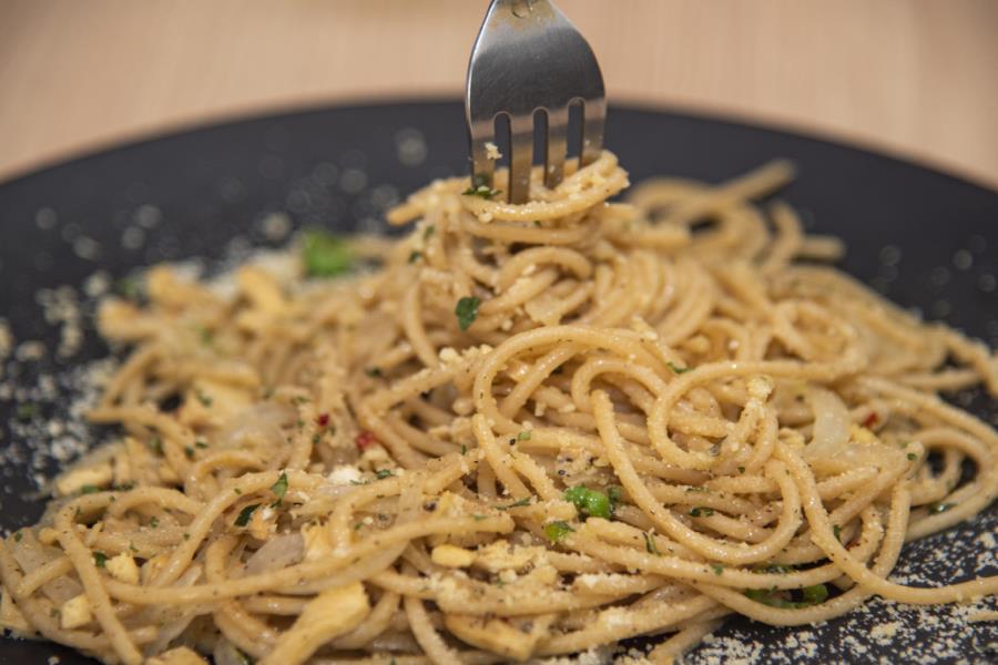PASTA INTEGRAL AGLIO E OLIO CON POLLO