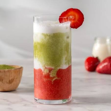 Matcha Latte con Fresa
