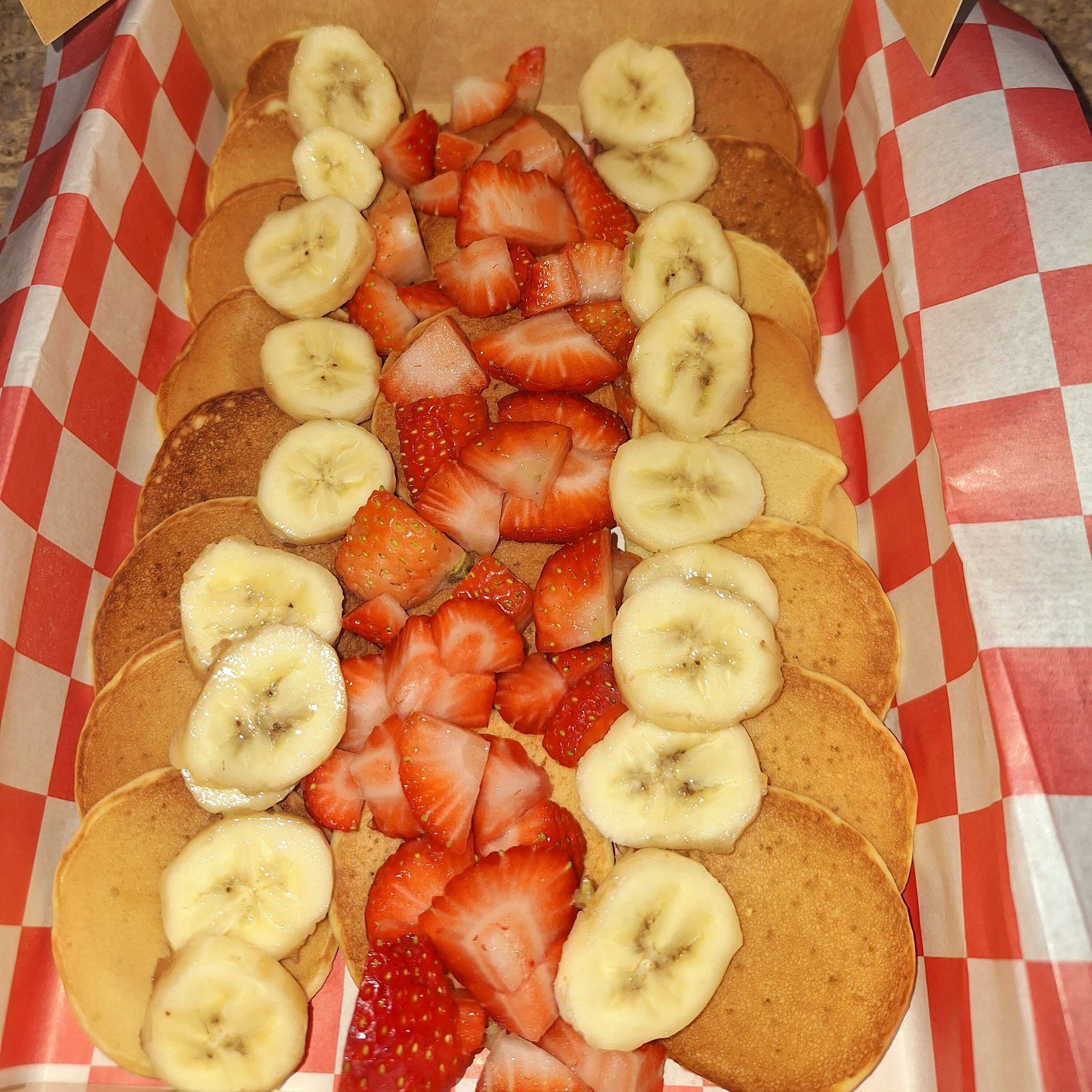 Mini Hot Cakes de Plátano con Fresa Natural