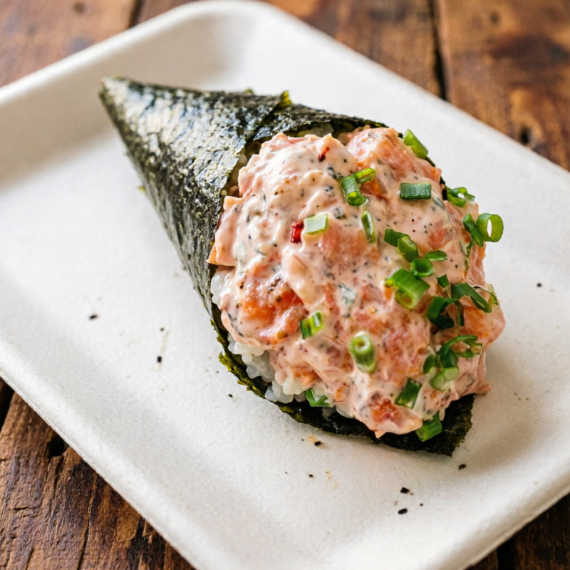 Nori, arroz, creme de salmão e cebolinha