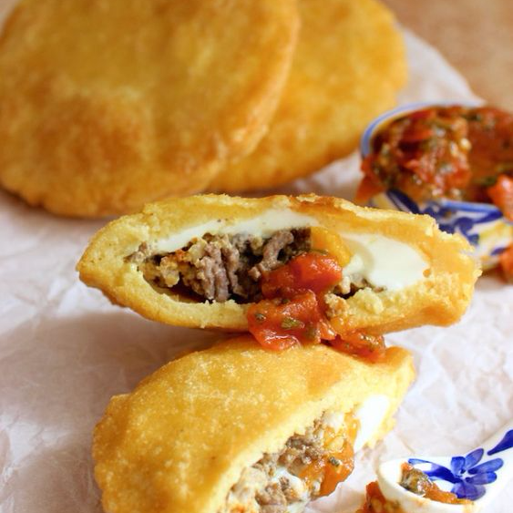 Arepas Rellena Huevo, Jamón, Queso, Pollo y Carne