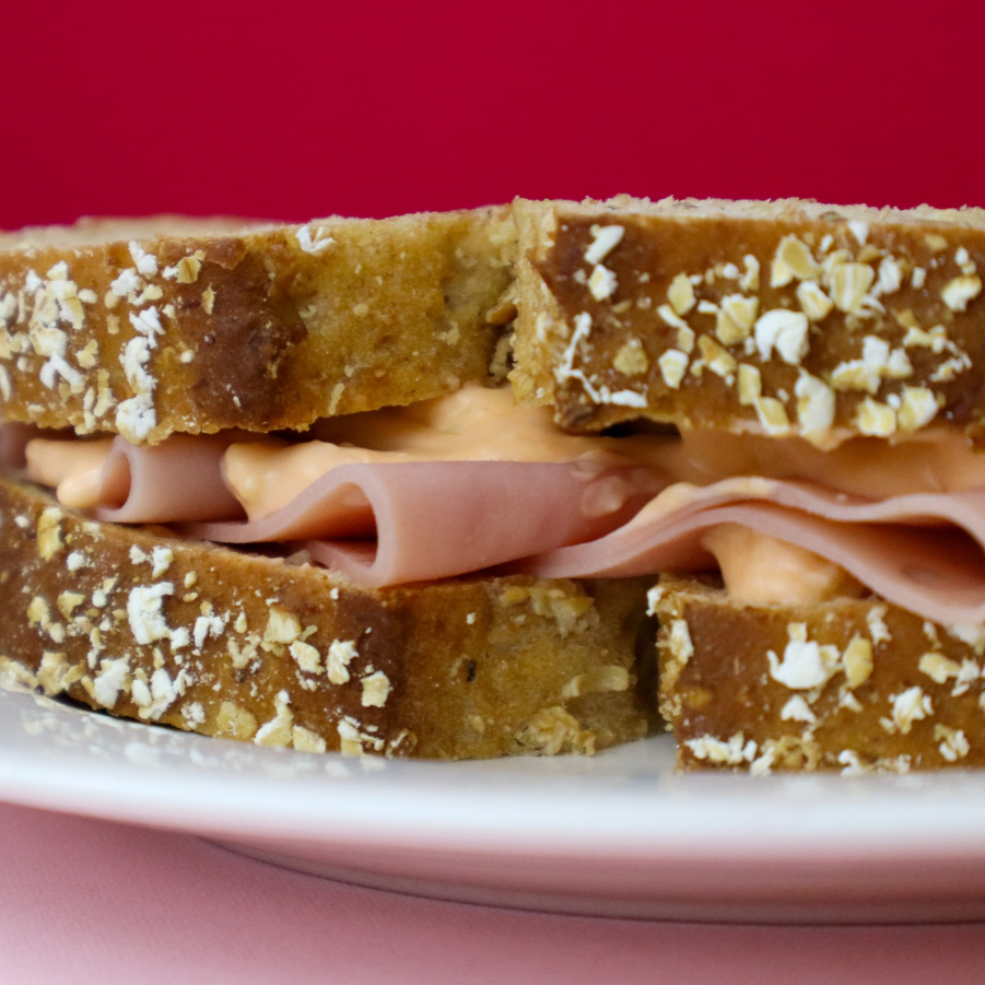 SANDWICH DE PATÉ DE QUESO DE BOLA