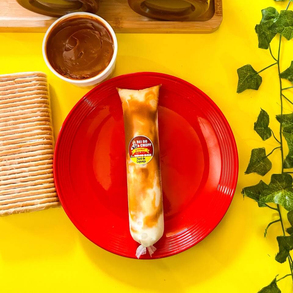 Delicisa base de cupuaçu, biscoito maisena e um maravilhoso doce de leite