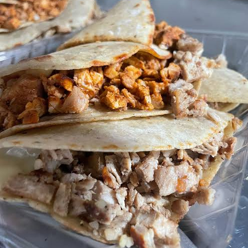 Quesadilla Gigante de Cabeza de Puerco