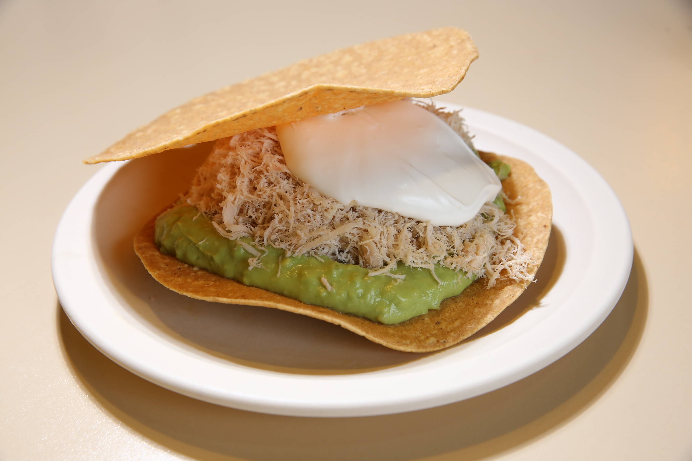 Tostada Especial Aguacate Natural
