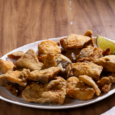 Deliciosa porção de filé de tilápia fresca. Acompanha limão. Serve aproximadamente 2 pessoas.