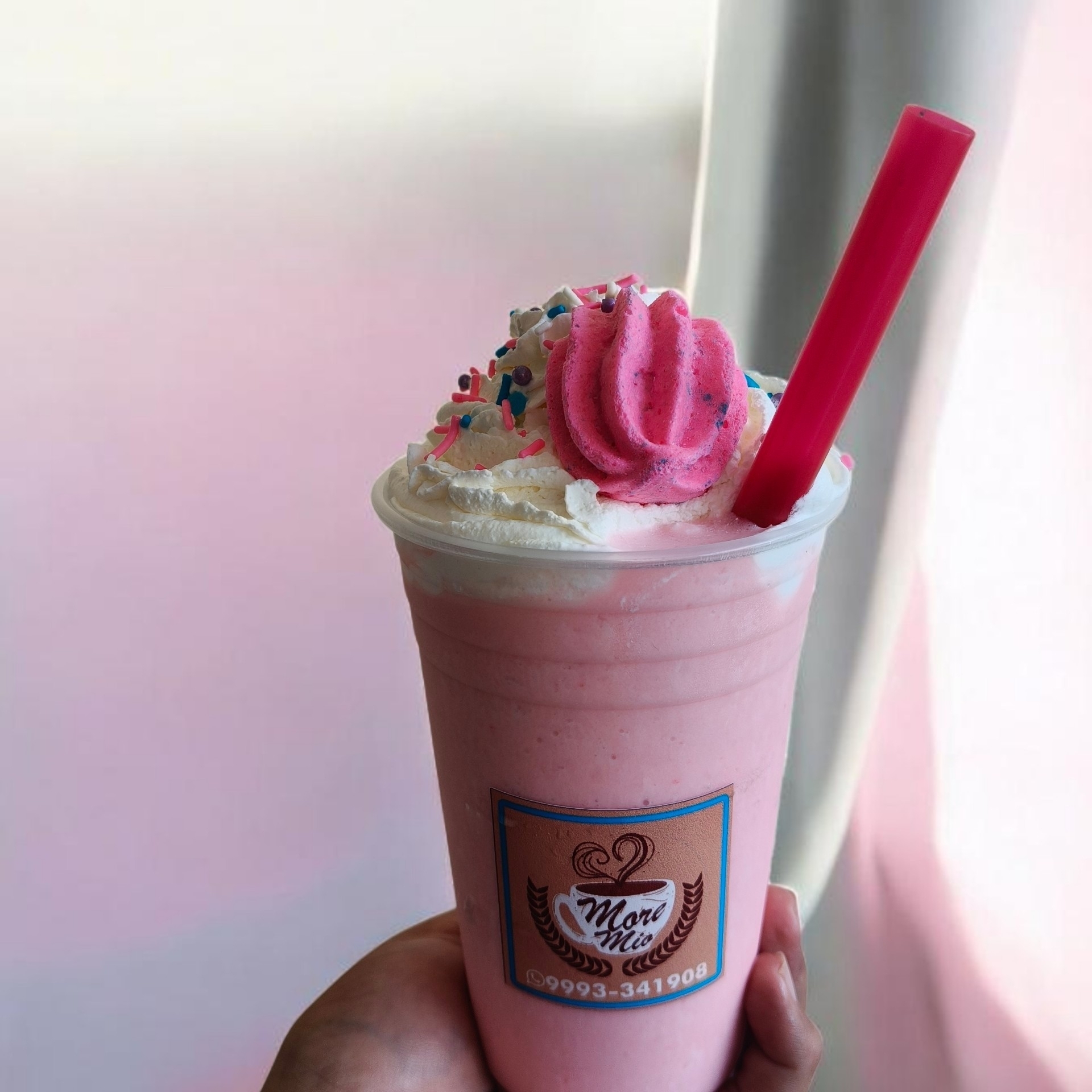 FRAPPE DE NUBE DE FRESA
