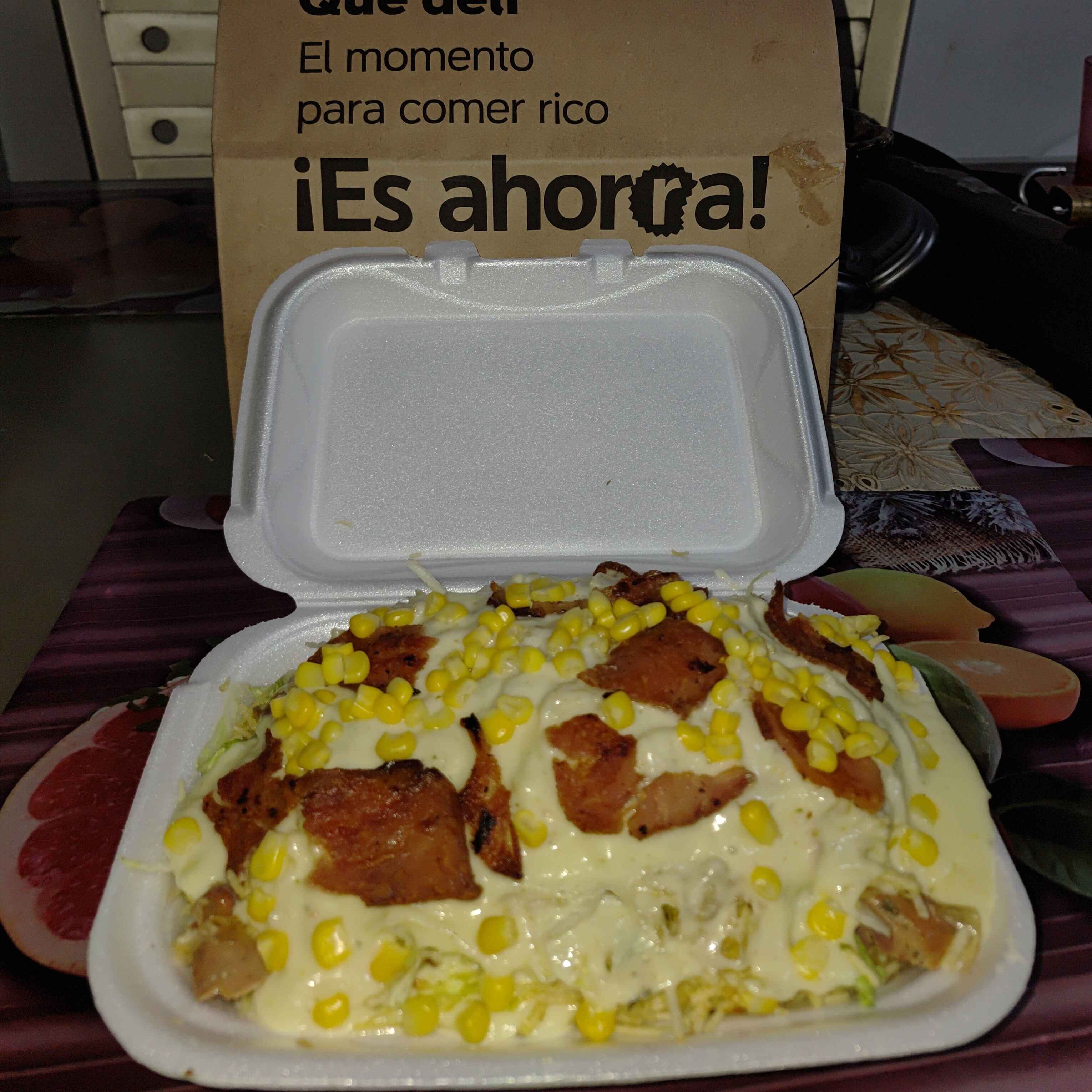 Salchipapa Gratinada + Tocineta, Mozarella, Maiz